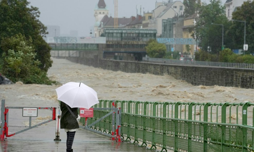 ZA PRIMJER  Beč ima sustav obrane od poplave kakva dođe jednom u 5000 godina: 'Nasipi i brane varaju ljude'