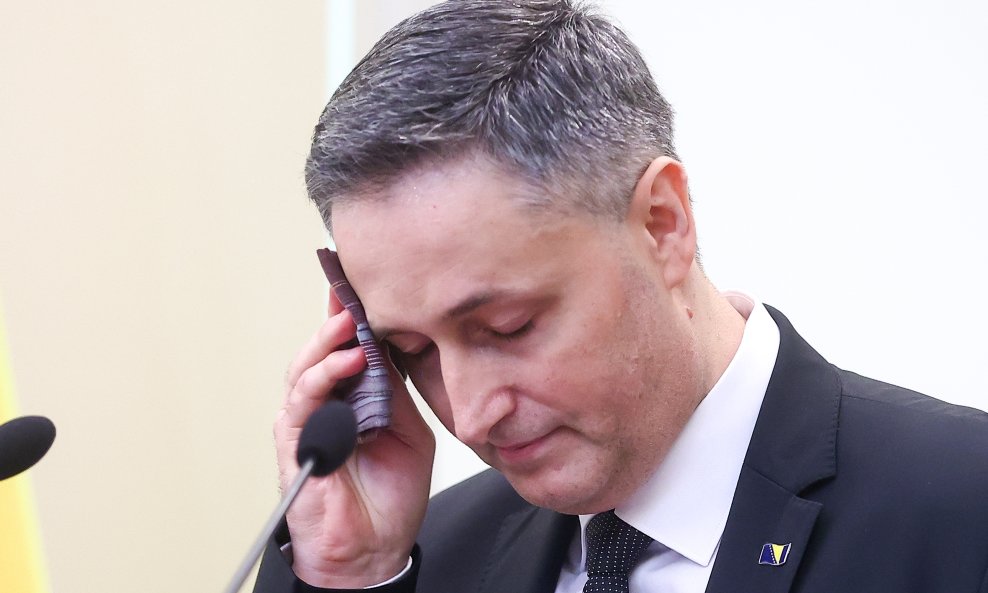 OPASNO KUHA "BOSANSKI LONAC" Bećirović: Ruši se država, pozivam NATO i EUFOR da rasporede snage diljem BiH