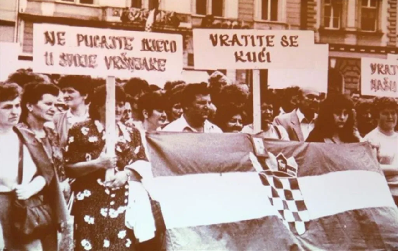 Dana 25. kolovoza 1991. godine osnovan je Bedem ljubavi – pokret majki za mir.