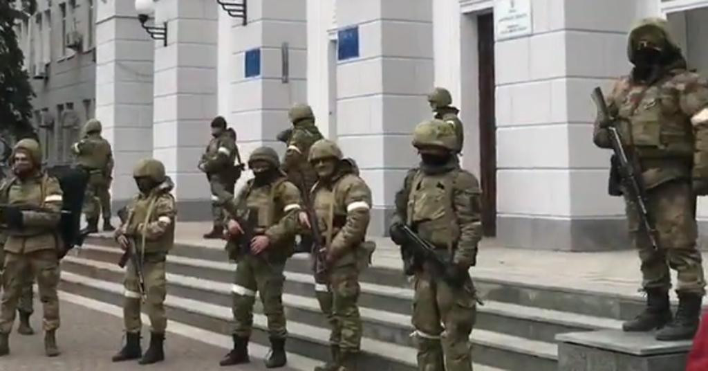 Nadrealne scene iz okupiranog grada: ‘Ruski vojnici idu po kućama i mole građane da ih nahrane‘