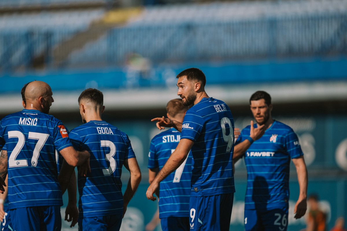 SHNL Dinamo razbio Osijek 7:0 i pobjegao Hajduku na +13