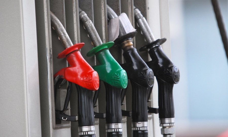 Dizel i autoplin od ponoći jeftiniji