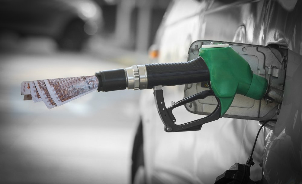 NESLUŽBENE INFORMACIJE  Ako Vlada ne intervenira, ovo bi mogle biti nove cijene dizela i benzina od utorka