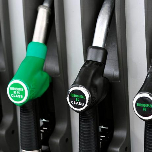 Od ponoći skuplje gorivo
