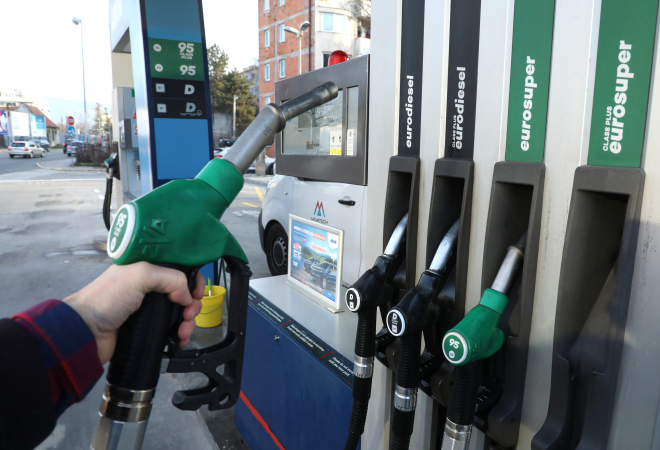DIZEL S MIRISOM  CHANELA: Od ponoći poskupjelo gorivo, pogledajte koliko košta spremnik benzina