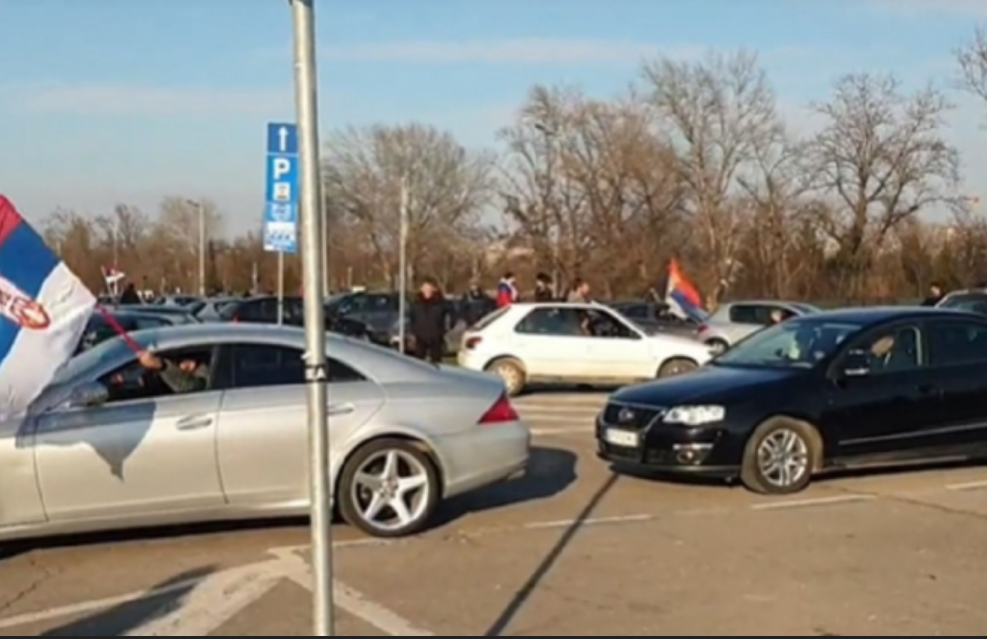(VIDEO) ‘SRBI I RUSI BRAĆA ZAUVIJEK’ Vožnja podrške Rusiji na beogradskim ulicama, oblijepili aute zloglasnim znakom