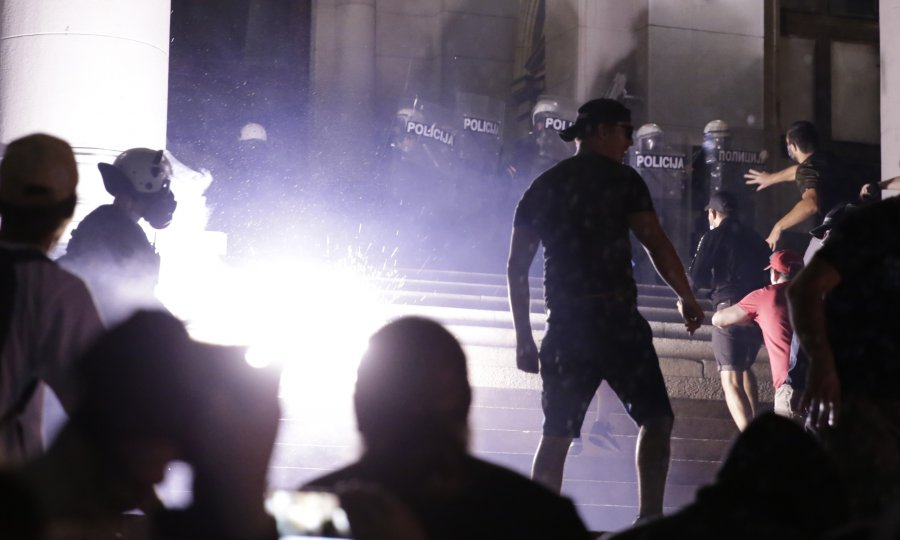 Uhićen 71 prosvjednik u Beogradu, među njima i nekoliko stranaca