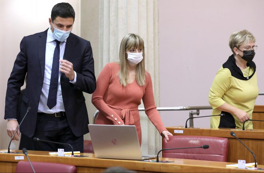 Burno u Saboru: “Stožer je Plenkovićev džuboks i svira što on kaže”