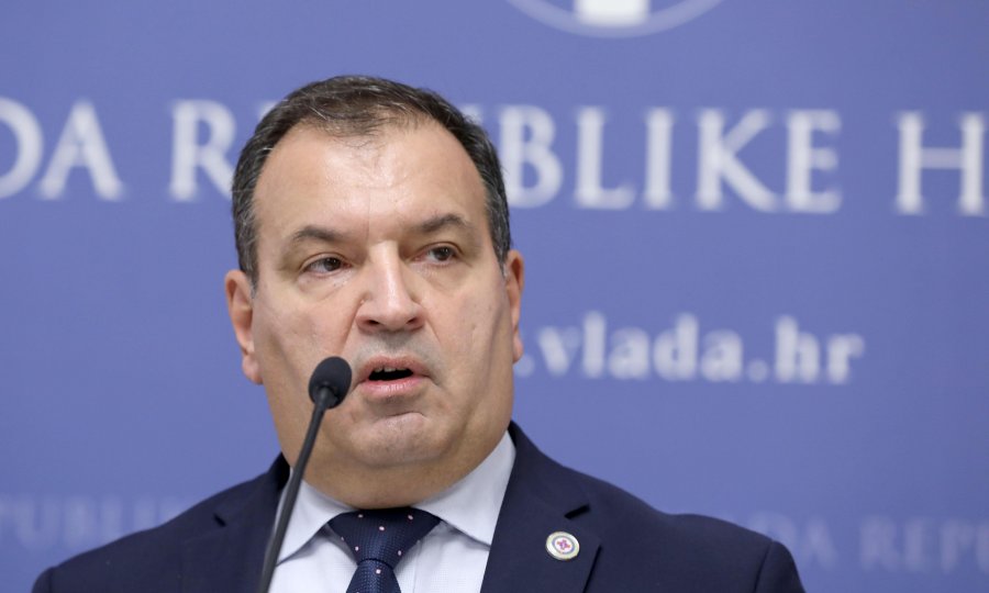 Beroš za pojavu omikrona okrivio necijepljene