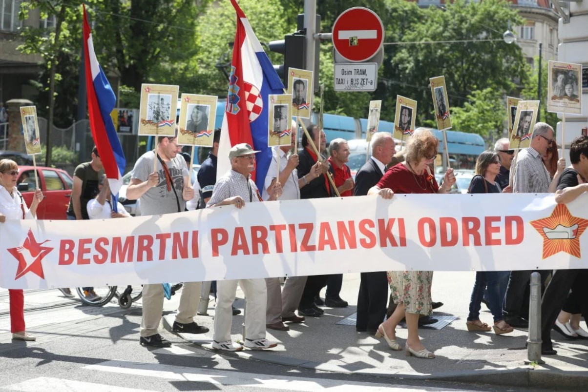 U Zagrebu održan mimohod ‘Besmrtnog partizanskog odreda‘: ‘Vratite trg maršala Tita!‘