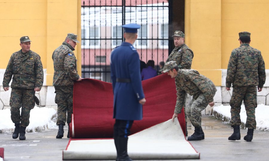 KOMENTAR VIŠESLAVA RAOSA Ne, BiH nije na rubu rata, u jednoj je od najdubljih kriza u posljednjih 15 godina. Rješenje je na vidiku