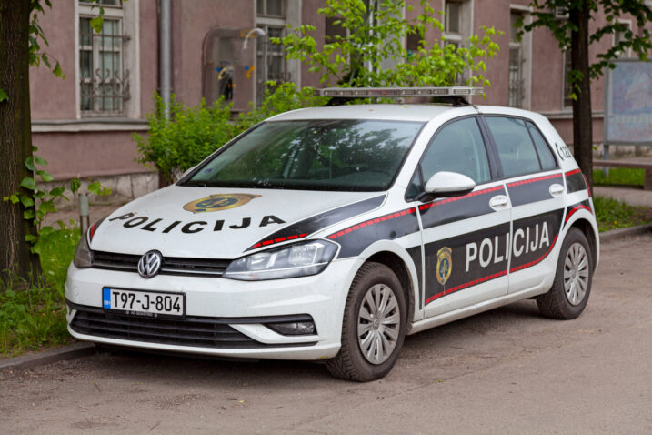 Maloljetnik u BiH upao u policijsku postaju i nožem ubio policajca. Prije napada je slao čudne poruke?