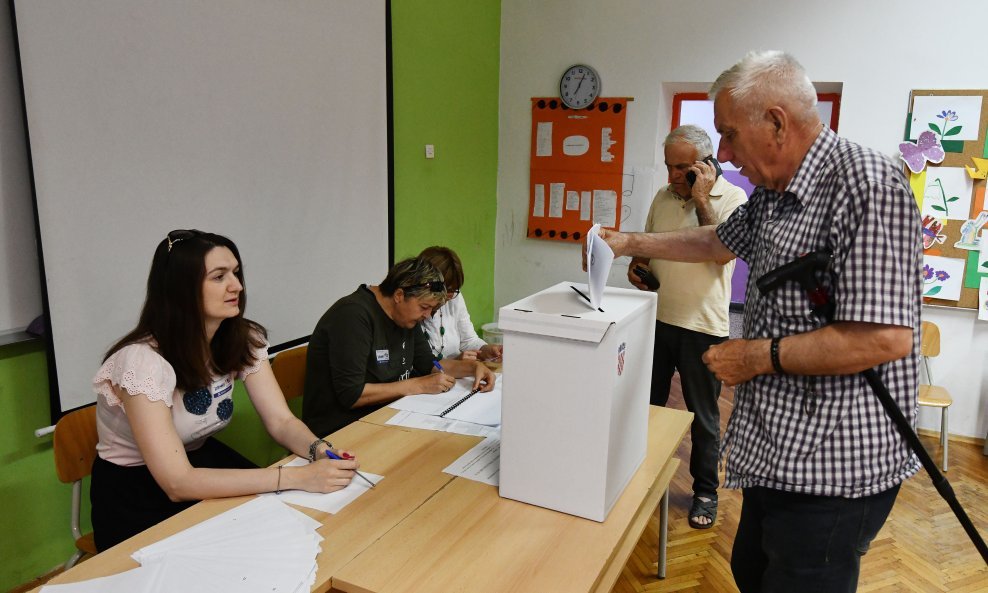 SVE NAS JE MANJE  U dva tromjesečja broj birača u Hrvatskoj smanjen za 7,5 tisuća