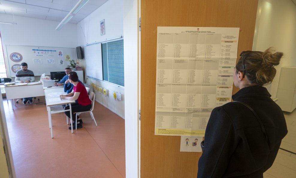 NEKOMPLETNI BIRAČKI POPISI Otkriveno koliko je dosad izdano plavih potvrda