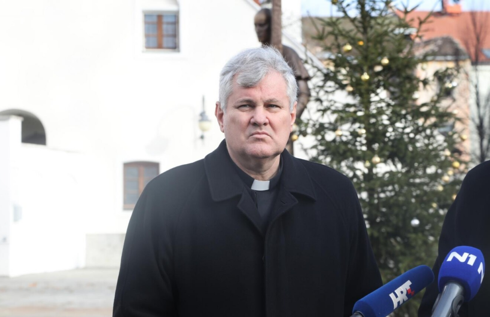 Biskup Košić kod Dujmovića o potresu, Stepincu te napadima na vjernike i Crkvu: Evo što kaže o nazivima ‘Banovina’ i ‘Banija’