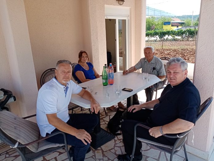 (FOTO) Biskup Košić u Čavoglavama: ‘Po svojoj hrabroj obrani koju je opjevao Thompson postale su simbol Domovinskog rata’