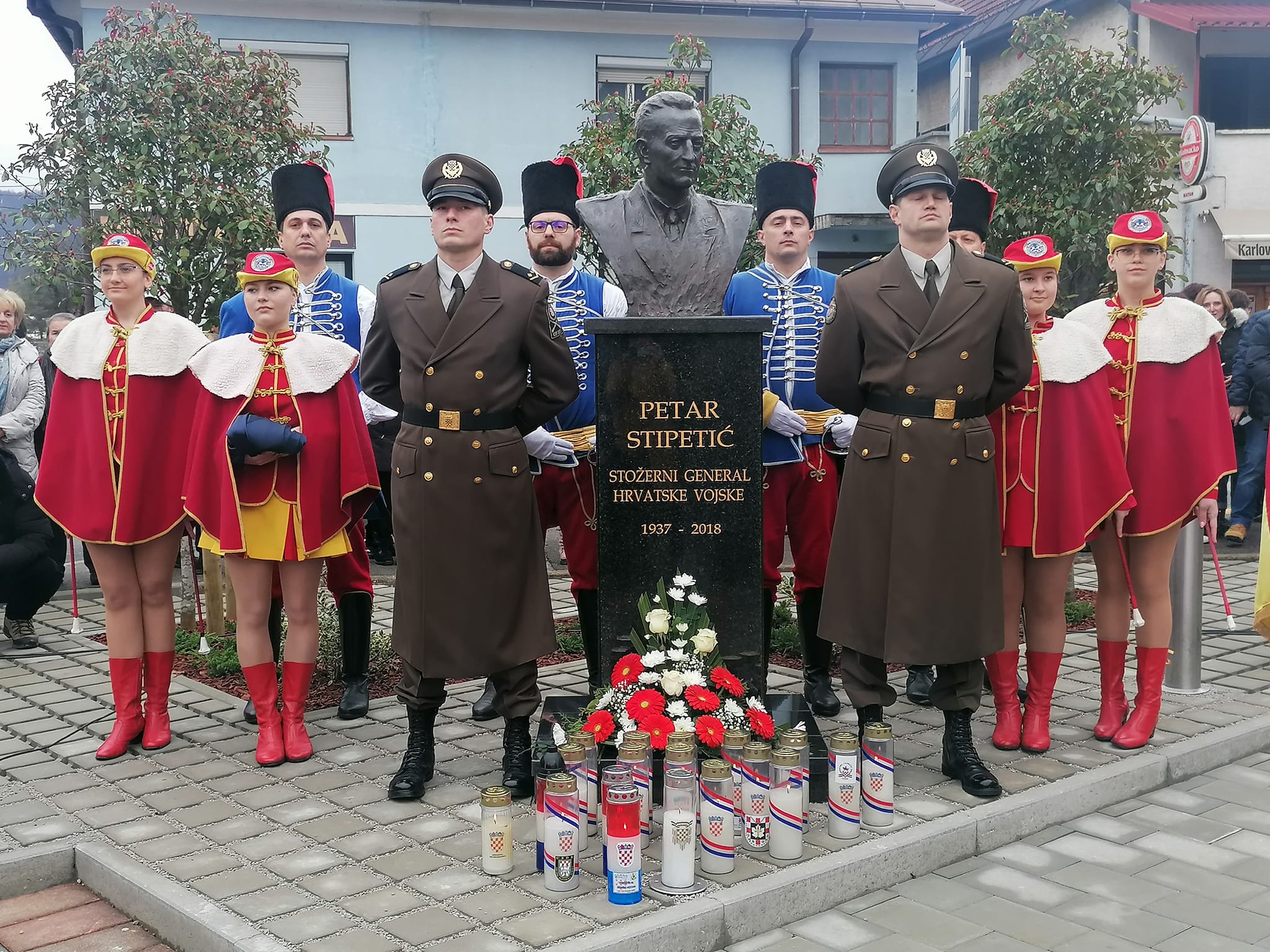 U Ogulinu svečano otkrivena bista   stožernom generalu Petru Stipetiću