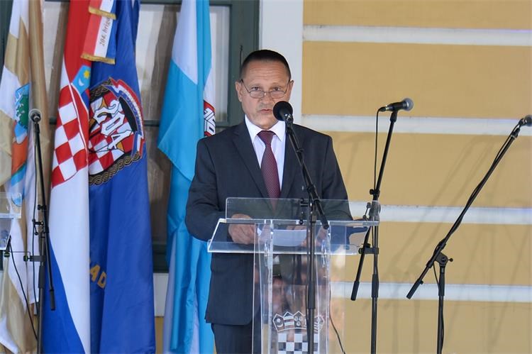 Bez milosti izrešetao sve redom: Pročitajte govor Mladog jastreba koji su mediji prešutjeli