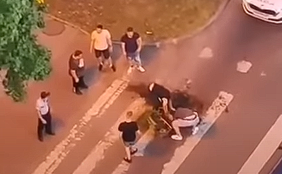 (VIDEO) Policija u Bjelovaru natjerala huligančiće da počiste za sobom: Pogledajte kako su manji od makovog zrna
