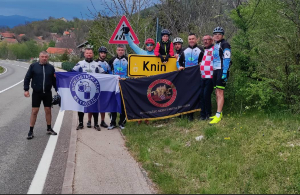 U ČAST POBIJENIM POLICAJCIMA U BOROVU SELU: Na biciklima će prijeći 1.100 km