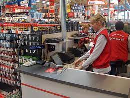 BLAGAJNICE MOGU ODBITI GOTOVINU! U ovim slučajevima bi bilo dobro da u novčaniku uvijek imate karticu