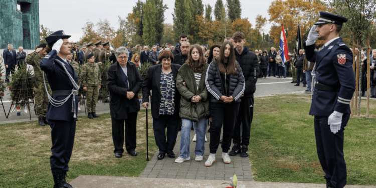 Vukovar se poklonio herojima: Blago Zadro i Alfred Hill žive u sjećanju naroda