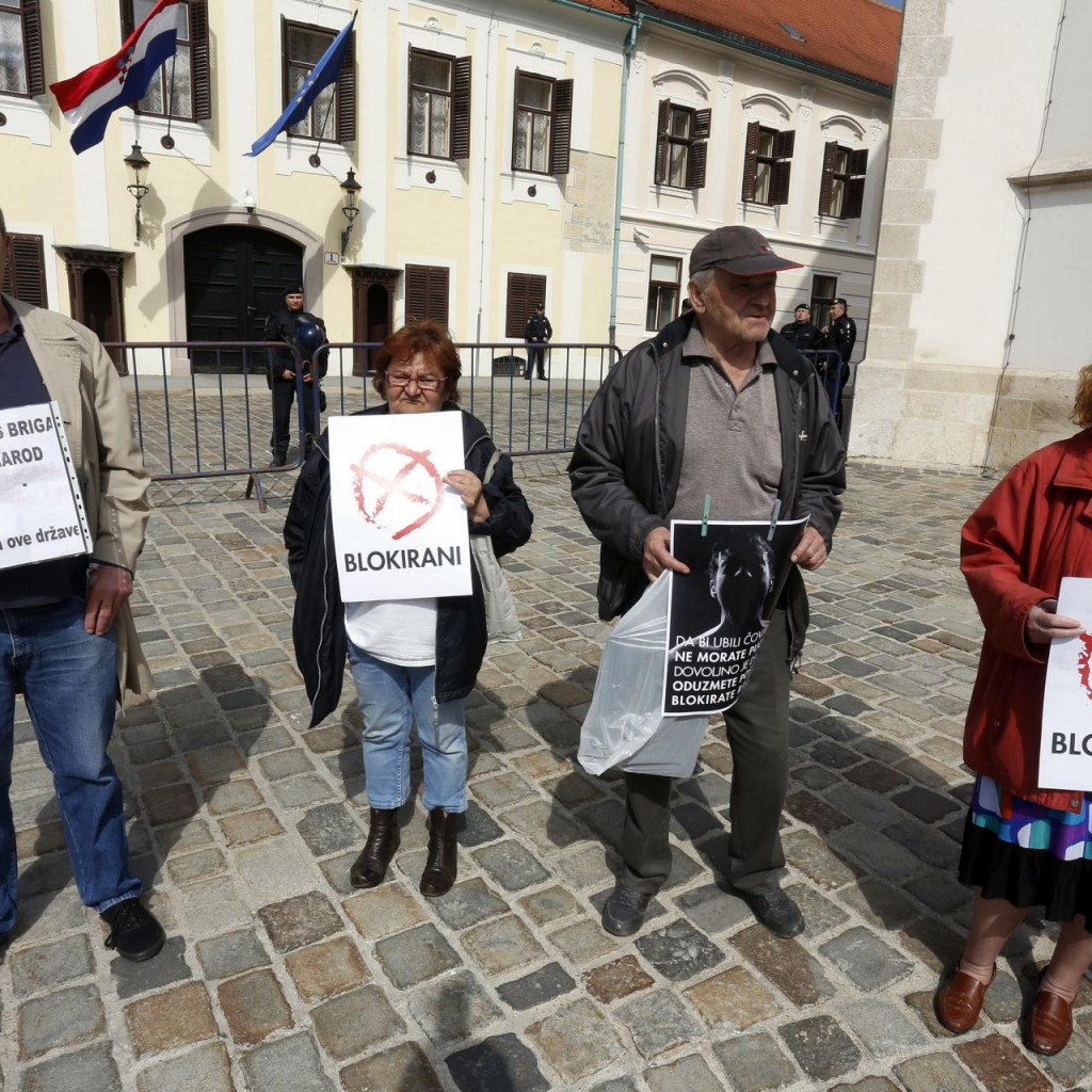 Uza sve razumijevanje za blokirane, zašto bismo mi plaćali nečiji dug za novi iPhone?