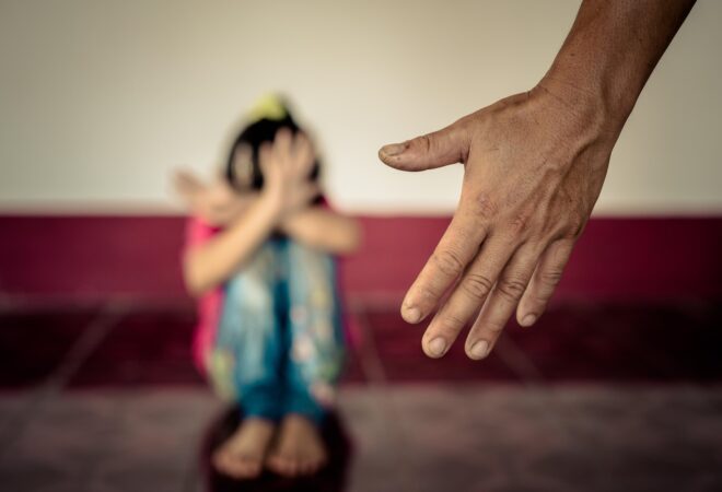 RODITELJI IZ PAKLA: ‘TO JE NAŠA MALA TAJNA!’ Majka skrivala očevo seksualno zlostavljanje kćeri i sina u okolici Zagreba! Puštao im porniće i tjerao na dodire