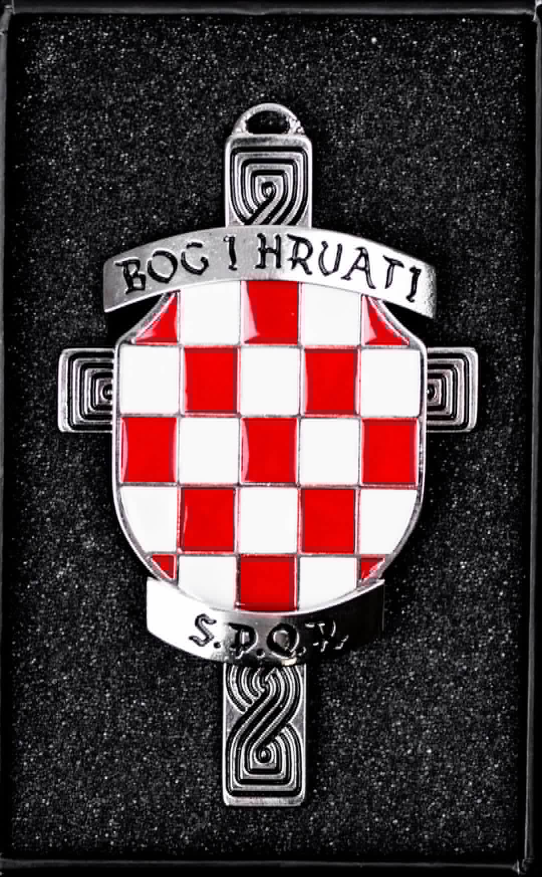 DOMOLJUBNA POEZIJA: Hrvat kleči i moli pred Bogom a ne pred ljudima