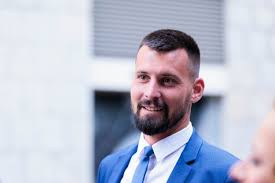 O OVOME SE PRIČA  Mali hrvatski ‘diktator’ na žestokom udaru branitelja: Zapamtit će dan kad je povukao suludi potez