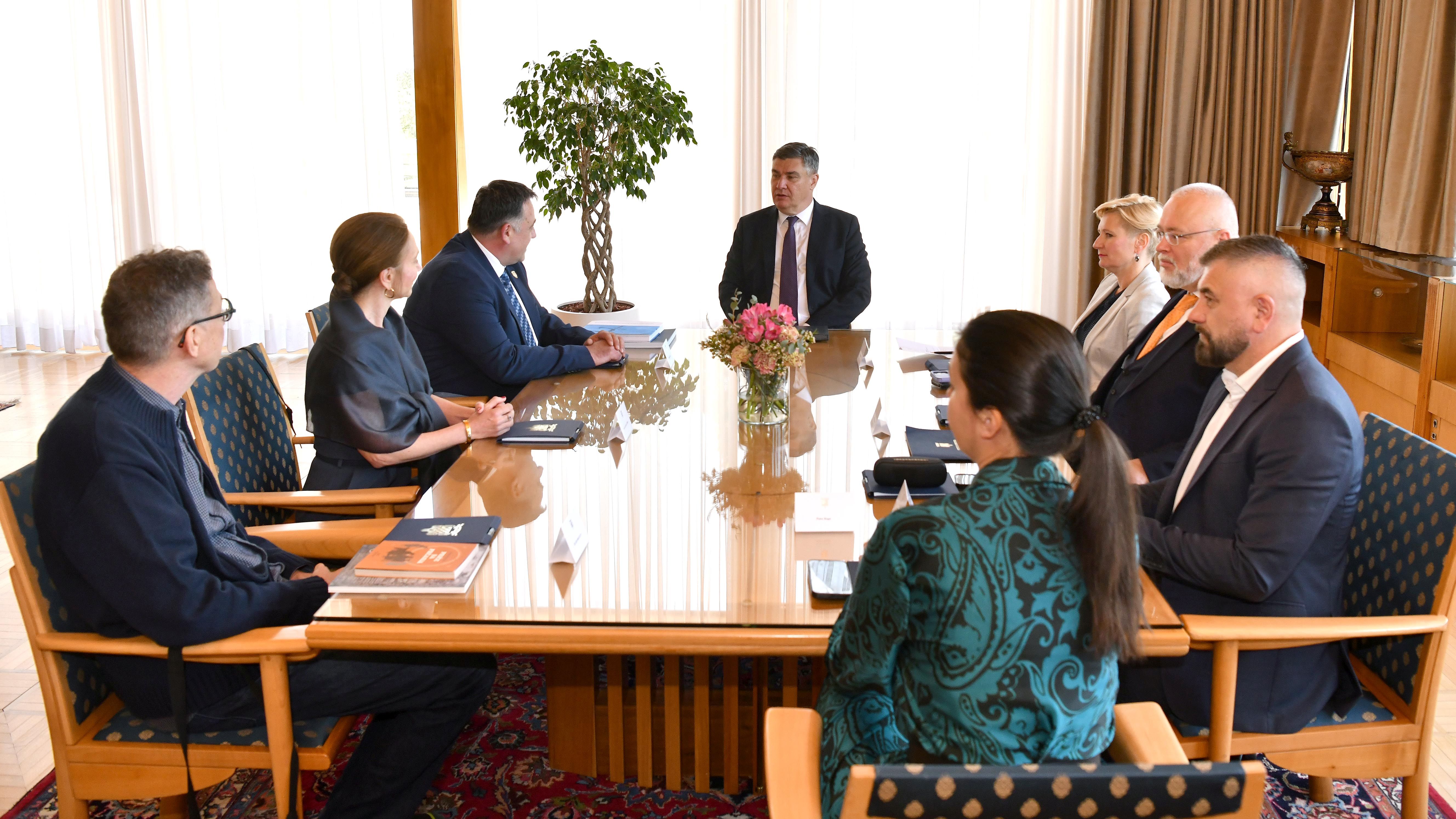 Predsjednik Milanović primio predstavnike bratovštine Bokeljska mornarica 809