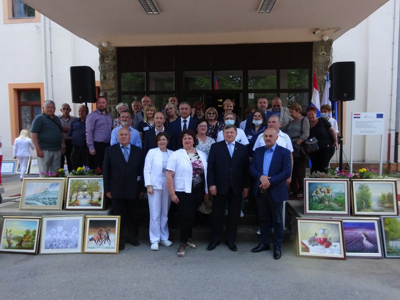 Udruga Peski – art Đurđevac uručila donaciju likovnih radova Općoj bolnici Gospić