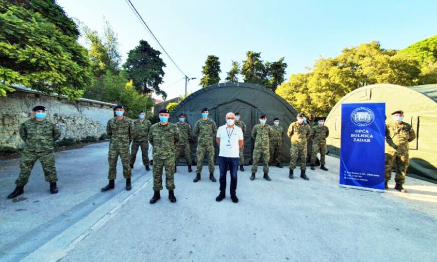 Hrvatska vojska postavila šatore Alaska ispred Opće bolnice Zadar