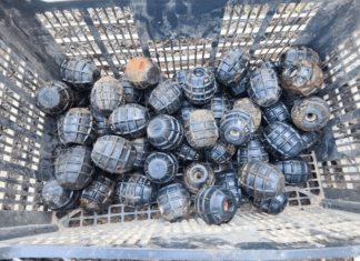 U Mirkovcima pronađene 54 ručne bombe i hrpa drugog oružja