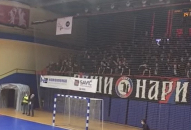 (VIDEO) STIŽU OSUDE: ‘UBIJ HRVATA DA ŠIPTAR NEMA BRATA!’ Skandalozno navijanje, a sad se predlažu žestoke kazne!