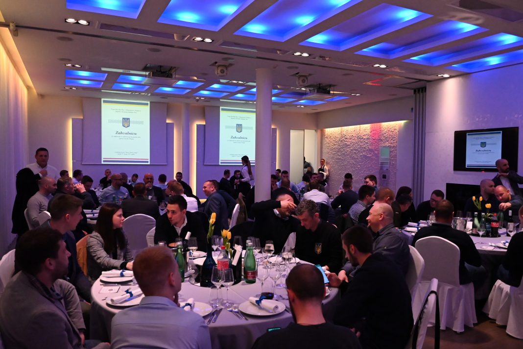 Bad Blue Boysi održali donatorsku večer za Ukrajinu u prepunoj dvorani Matis, veleposlanik Ukrajine imao inspirativan govor