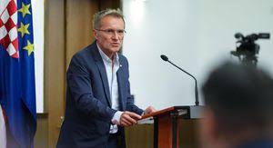 Vlada smijenila čovjeka koji je osim na jeftin plin iz HEP-a upozoravao i na plin iz Ine, a odupro se i Josipi Rimac