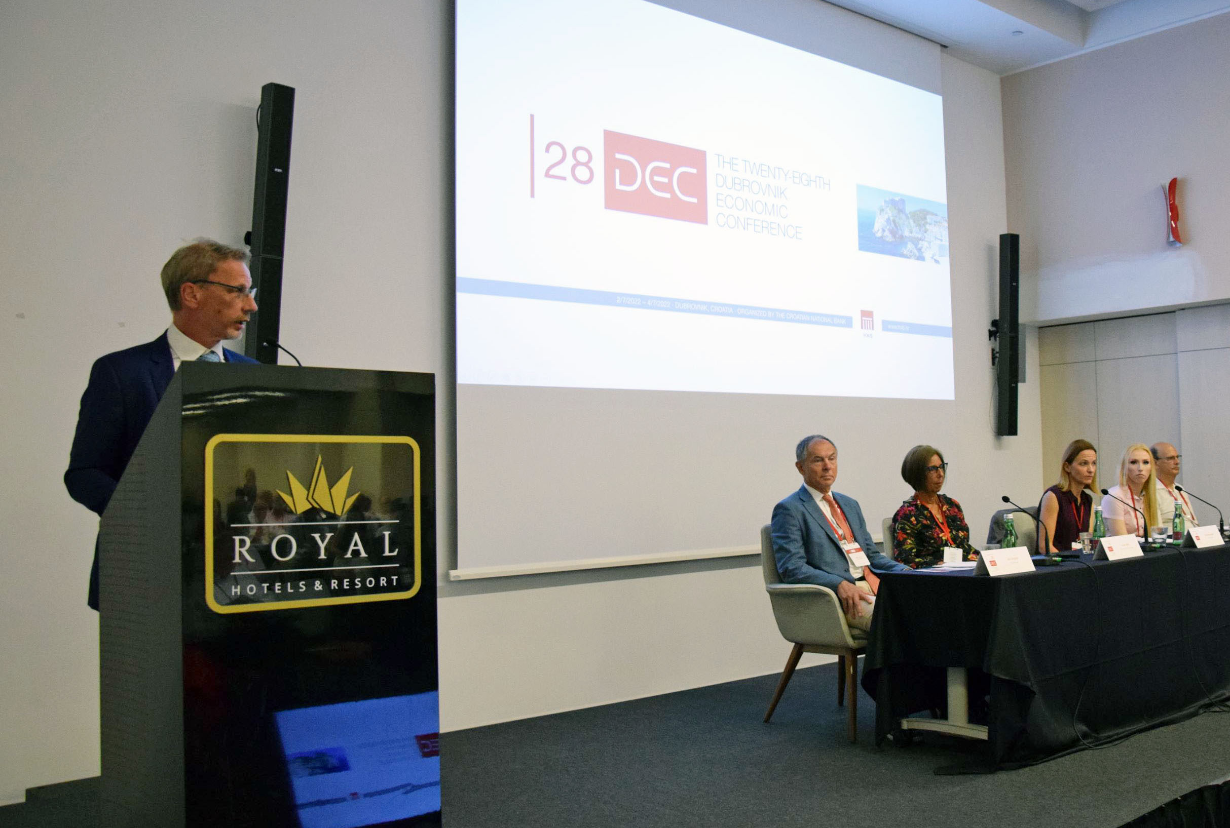 STIGLO JE UPOZORENJE IZ HNB-a, VRAG JE ODNIO ŠALU! Priznali što se događa, Vujčićevi strahovi izašli na vidjelo: Ako mislite da je sada loše, pričekajte jesen