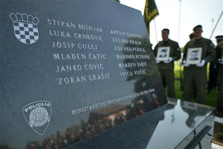 Sjećanje na 12 hrvatskih redarstvenika mučki ubijenih u Borovu Selu