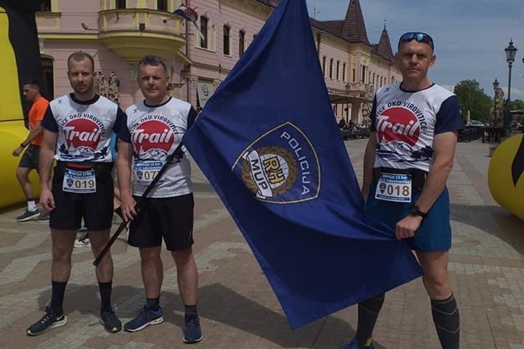 „12 kilometara za 12 redarstvenika“