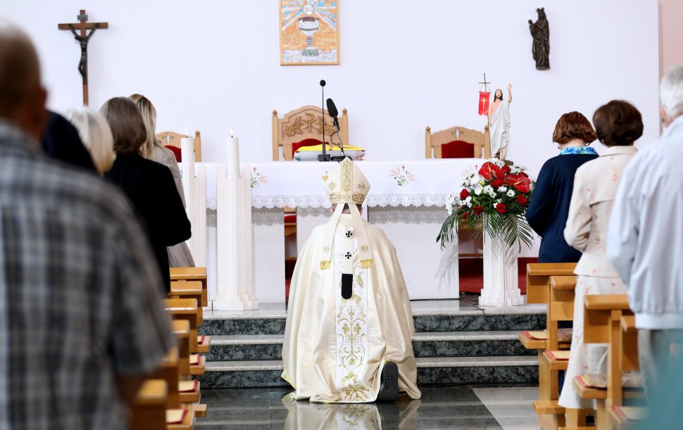 ODGAĐAJU SE KRIZME I PRIČESTI zbog korone: Evo što poručuju svećenici!