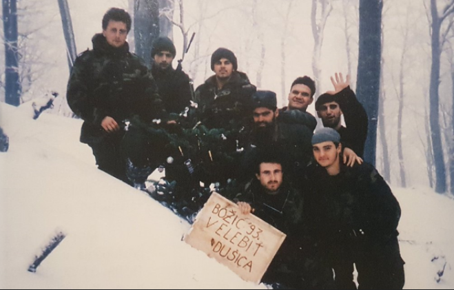 BRANITELJI, SJEĆATE LI SE BOŽIĆA NA PRVOJ CRTI? Pošaljite fotografije iz tog doba i postanite dio božićnog spota!