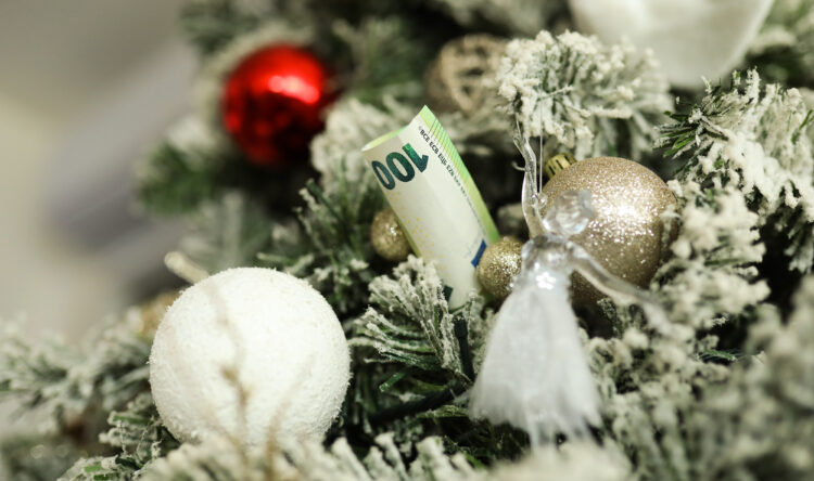 Trebaju li božićnice umirovljenicima davati gradovi i općine ili država? “Počelo je sa Sanaderom, a lokalni šerifi to koriste”