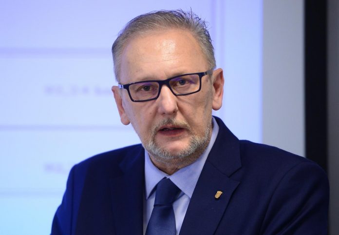 BOŽINOVIĆ O POBUNI ZBOG UVOĐENJA COVID POTVRDA: ‘Povlačiti paralelu između covid potvrda i obveze cijepljenja je potpuno pogrešno i netočno’