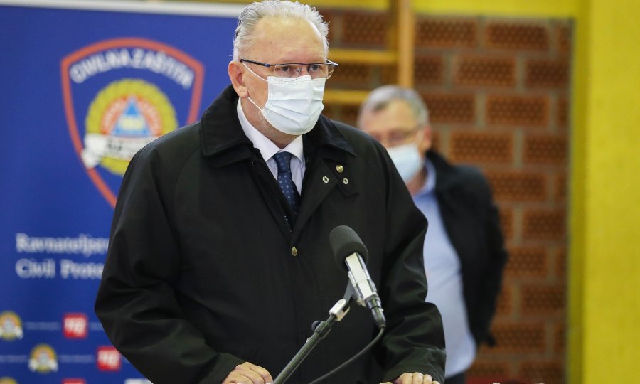 Božinović otkriva detalje novih mjera: ograničenja okupljanja, zatvaraju se noćni klubovi, kafići do 22 sata...