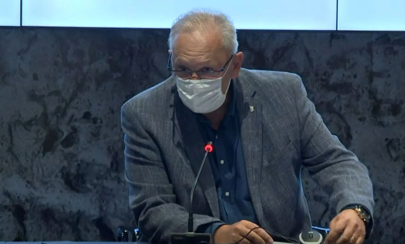 Pale maske na konferenciji Stožera
