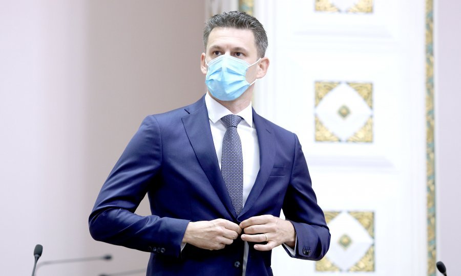 Petrov o cijepljenju zastupnika: Mene bi iskreno bila sramota koristiti cjepivo dok ga ne prime ljudi koji ga stvarno trebaju