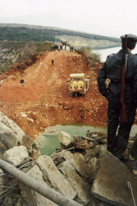 28. siječnja 1993. srpski pobunjenici minirali su branu Peruća