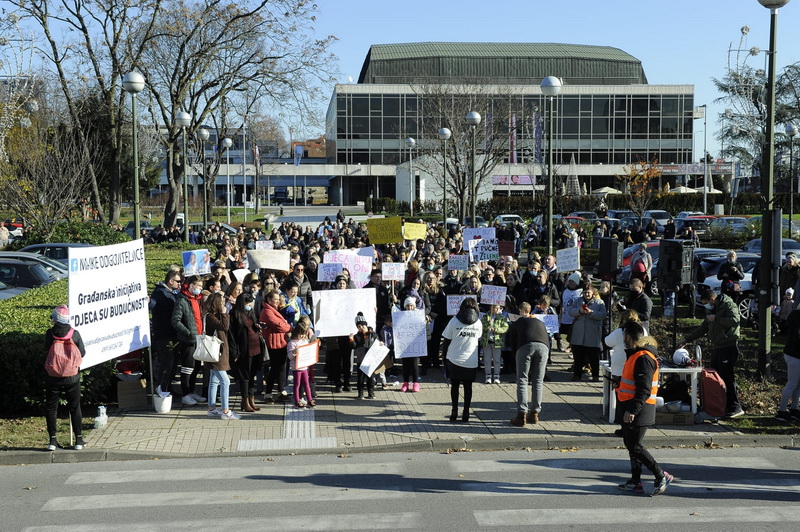 Ukidanje prava Roditelja odgajatelji – pilot projekt Možemo za ukidanje braniteljskih prava?