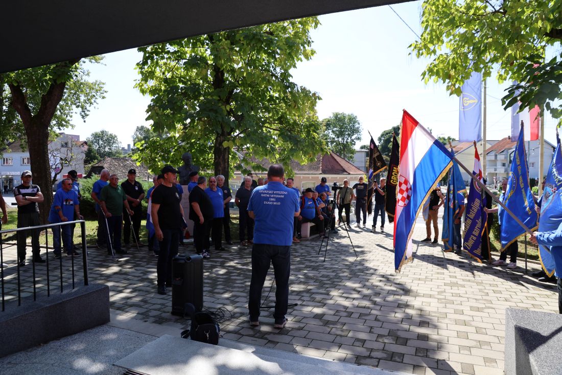 Mirni prosvjed dugoselskih braniteljskih udruga protiv Bajaginog koncerta